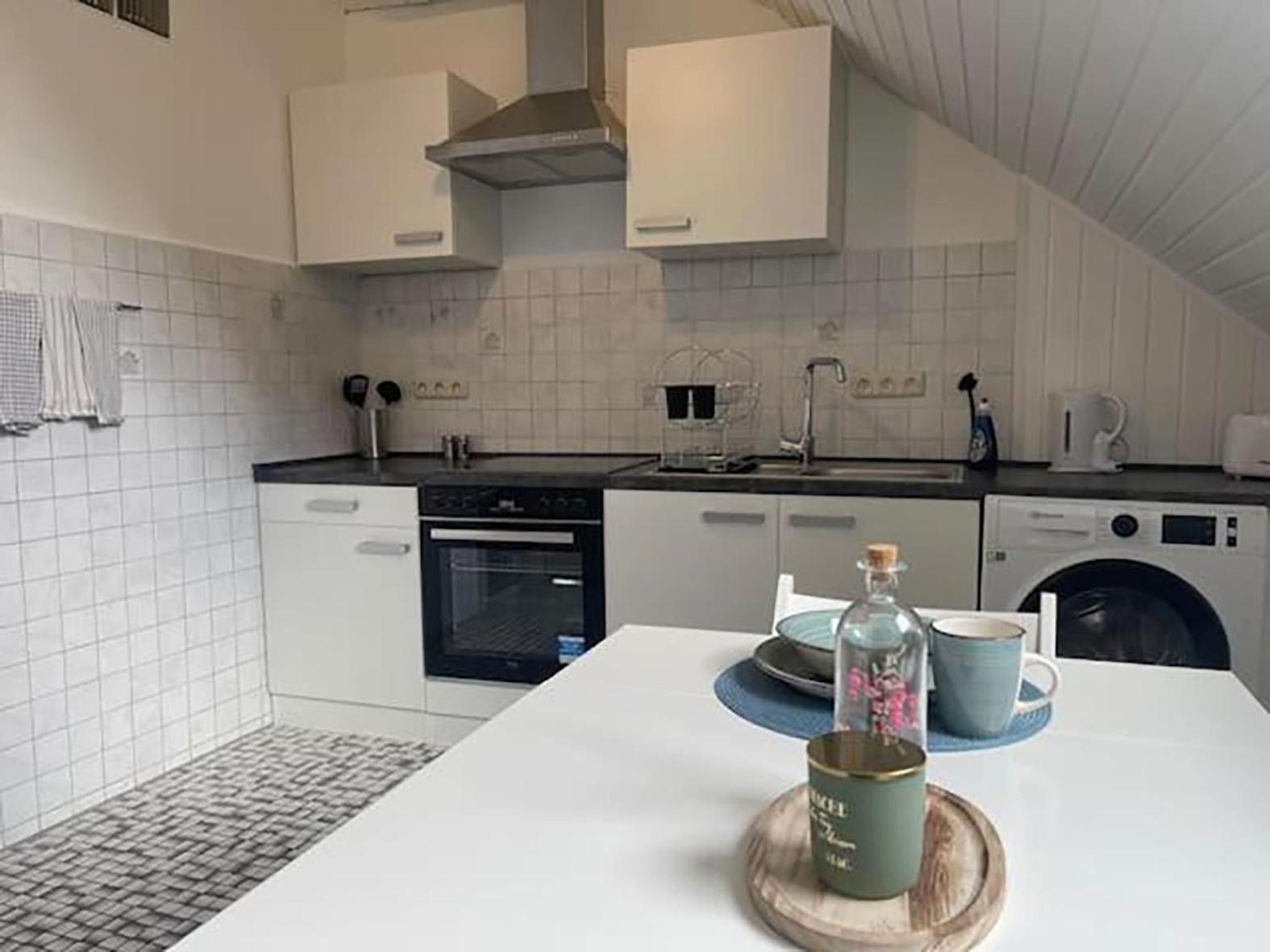 Apartment Bright And Stylish Steps Away From The Rhine Cologne